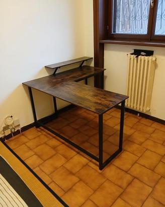 Scrivania angolare in legno e metallo