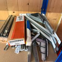 Lotto ferramenta mensole guide cassetti