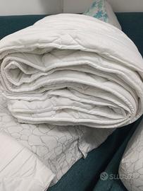 Due piumini con copripiumino letto singolo