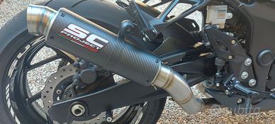 MOTO GSXS 750 ACCESSORI CARBONIO AKRAPOVIC SC GP