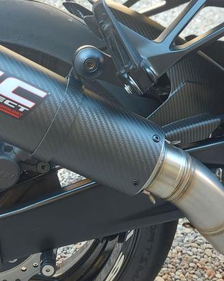 MOTO GSXS 750 ACCESSORI CARBONIO AKRAPOVIC SC GP