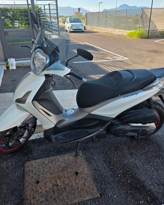 Piaggio Beverly 350 Sport Touring