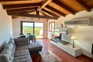 Villetta panoramica con piscina privata a Stintino