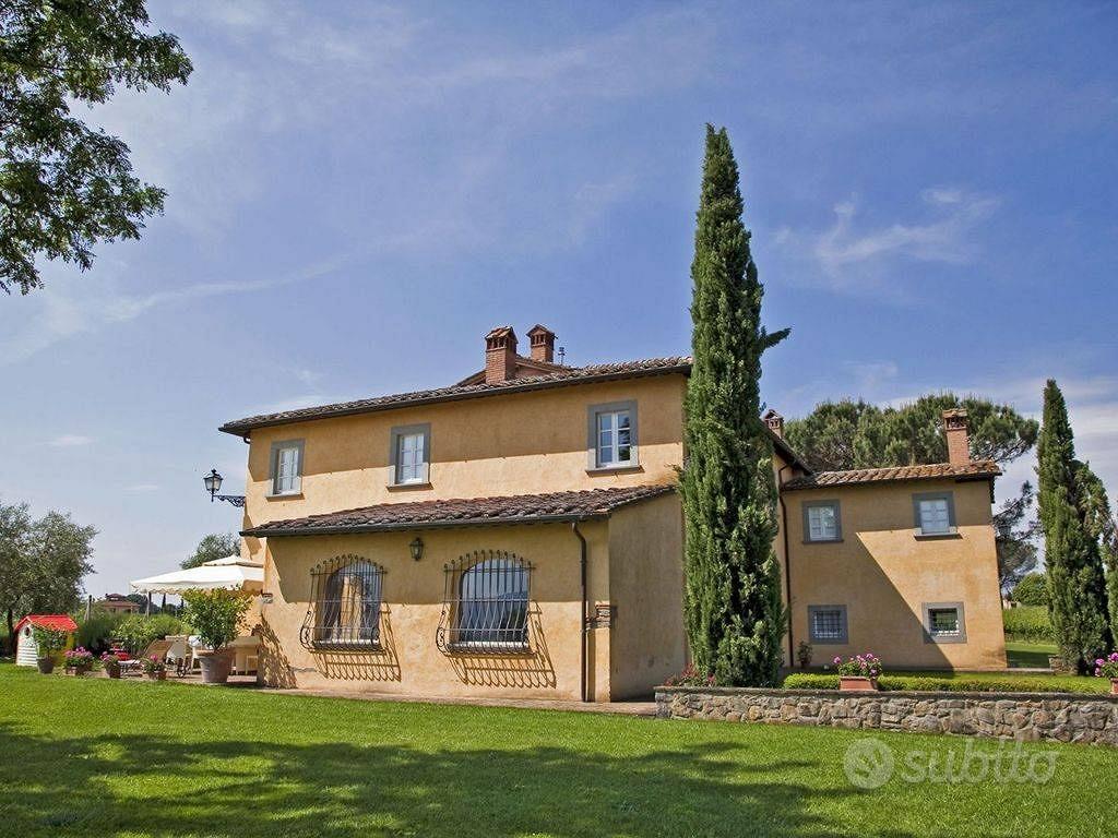 Rustico / Casale di 600 m² con più di 5 locali e b - Vista 2