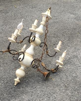 Coppia di lampadari in stile provenzale