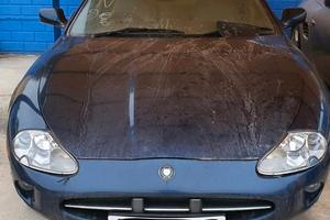 Jaguar XK8 4.0 v8 blu per ricambi (2a)