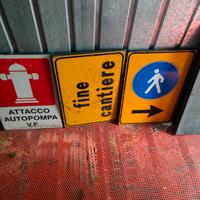 Cartelli stradali vari