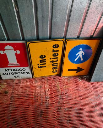 Cartelli stradali vari