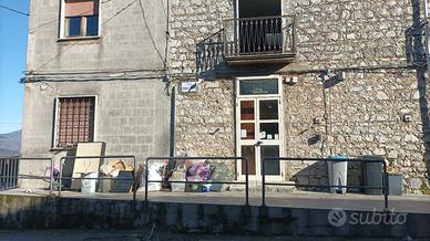 Locale commerciale su 2 livelli