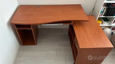 Scrivania in legno