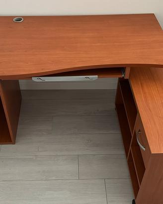 Scrivania in legno