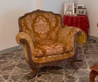 Set Divano con poltrone e tavolino