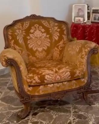 Set Divano con poltrone e tavolino
