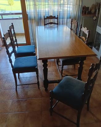 Tavolo il legno con 6 sedie