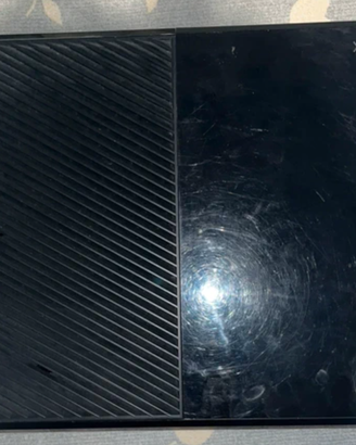 Xbox One  del 2014 Con Kinect e controller