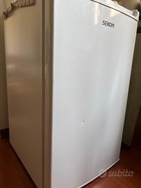 Frigorifero piccolo con congelatore