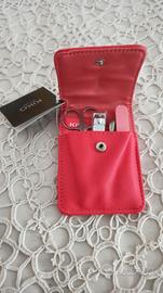Set manicure Kiko colore rosso corallo.