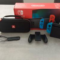 Nintendo switch con custodia giochi (trattabile)