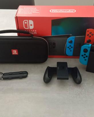 Nintendo switch con custodia giochi (trattabile)