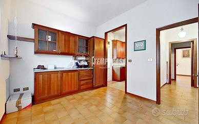 ST222 - Trifamiliare con giardino