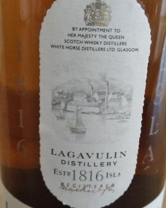 LAGAVULIN Single Islay Malt Whisky
