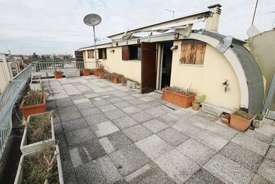 ATTICO Elegante con Vista Panoramica sulla Città -