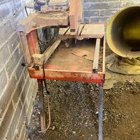 Troncatrice da banco ad acqua