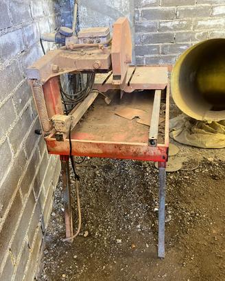 Troncatrice da banco ad acqua