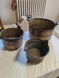 3 vecchi paioli in bronzo
