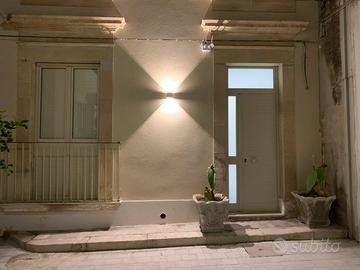 Immobile su tre livelli con terrazzo