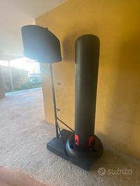 Camestro da baskete e sacco da boxe