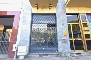 Negozio a Torino Largo Tirreno 2 locali