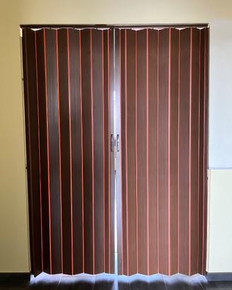 Porta a soffietto con chiusura magnetica