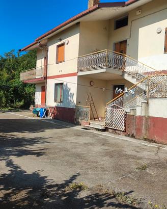 Arcella (AV) Villetta con 8.000 mq Terreno