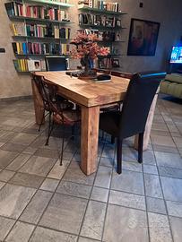 Tavolo in legno elegante con prolunga