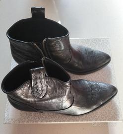 Stivaletti neri in pelle con zip laterale