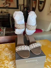 Sandali camoscio, color sabbia- apepazza