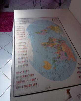 Scrivania e sedia