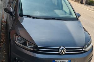 VOLKSWAGEN Touran - 2016