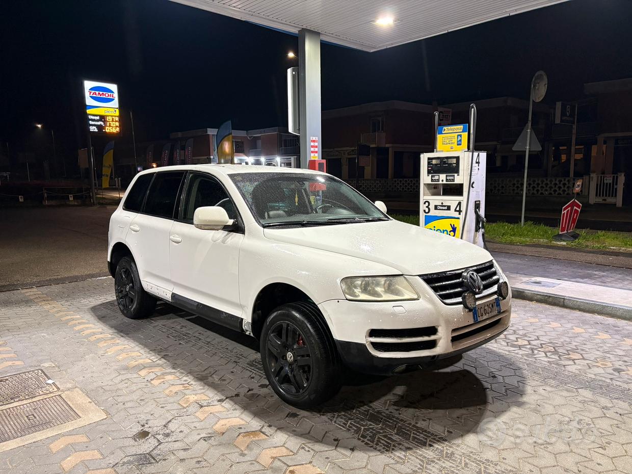 VOLKSWAGEN Touareg