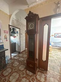 Orologio a pendolo antico