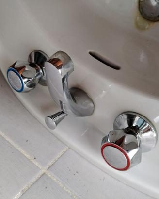 Lavabo in ceramica vintage