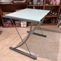 Scrivania in vetro e metallo