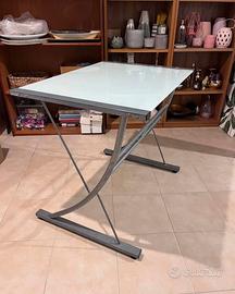 Scrivania in vetro e metallo