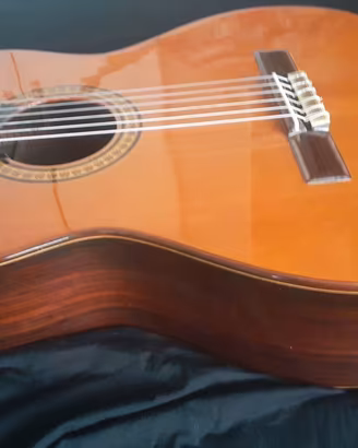 Chitarra classica Ramirez, legno massello.