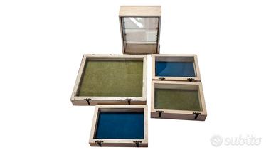 Vetrine esposizione oggettistica mercatino 