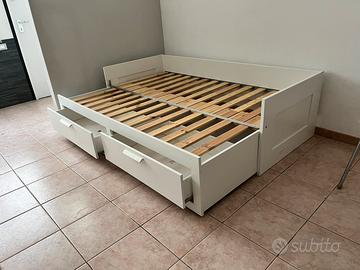 Struttura letto matrimoniale divano Ikea