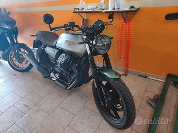 Moto Guzzi V7 Centenario