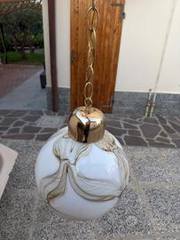 Lampadario sferico vintage anni ’70 in vetro