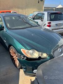 Jaguar XF 2.7D V6 Luxury motore rotto per pezzi ri